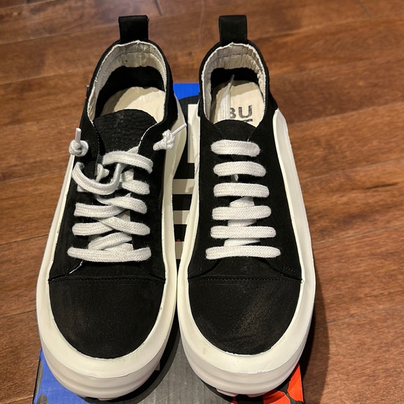 Bueno Shoes - ⭐️New Bueno Black Platform Sneakers Size 38.(7.5)